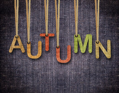 秋天信挂字符串与蓝色的麻布背景秋天