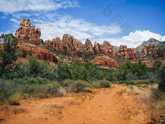 视图范围红色的岩石塞多纳亚利桑那州包括史努比岩石从边缘画徒步旅行小道