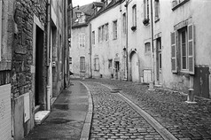 空安静的街博纳在的中间的一天显示的字符的老城市扫描从黑色的和白色电影