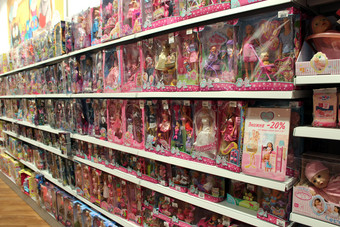 商店玩具玩具商店内部玩具商店行货架上与玩具宽选择娃娃孩子们rsquo商店商店为孩子们娃娃为女孩宽选择娃娃为女孩孩子们商店内部玩具商店