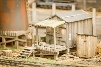 微型模型纲要木小屋旁边铁路浅景深