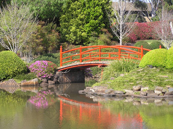 尼基桥反映了湖日本花园图文巴昆士兰澳大利亚