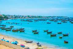 钓鱼村与很多船越南东南亚洲