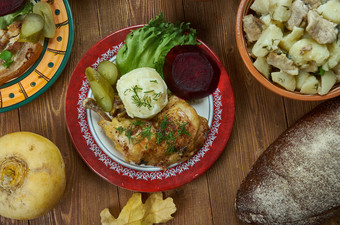 精神步骤丹麦圣诞节烤鸭自制的厨房传统的各种各样的菜前视图