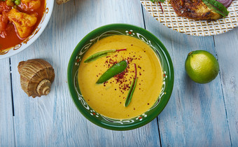 pulishery真实的喀拉拉邦肉汁使与酸奶椰子喀拉拉邦风格厨房传统的各种各样的菜前视图