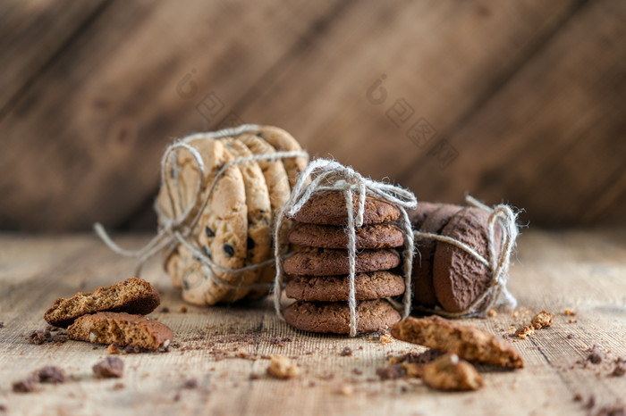 各种各样的酥饼燕麦饼干巧克力芯片饼干乡村木背景酥饼燕麦饼干巧克力芯片饼干木背景