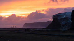 全景景观沿着的南部海岸冰岛关闭维克在日落