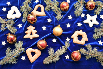 圣诞节姜饼分支机构蓝色的云杉和圣诞节装饰