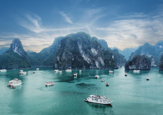 旅游junks浮动在石灰石岩石早期早....长湾南中国海越南东南亚洲两个图片全景