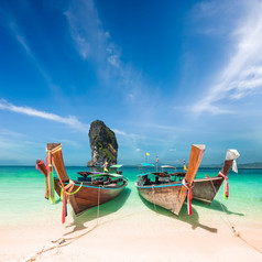 泰国传统的木船与丝带装饰海洋海岸附近KOH给岛泰国甲米省什么时候