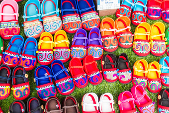 泰国山地部落鞋子为出售市场摊位