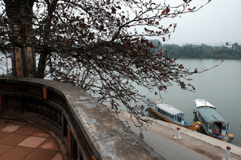 胡河视图从thien宝塔色调越南南集团龙船运输旅行者水