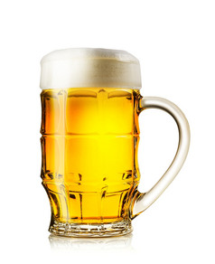大杯子新鲜的光啤酒与丰富的泡沫孤立的白色背景大杯子新鲜的光啤酒与丰富的泡沫