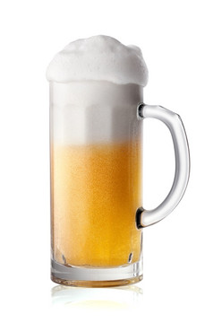 狭窄的玻璃啤酒与泡沫孤立的白色背景狭窄的玻璃啤酒与泡沫