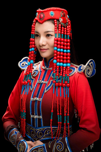穿着<strong>蒙古族</strong>服饰的女人