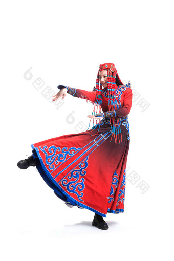 穿着蒙古族服饰的女人