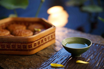中秋节月饼和茶