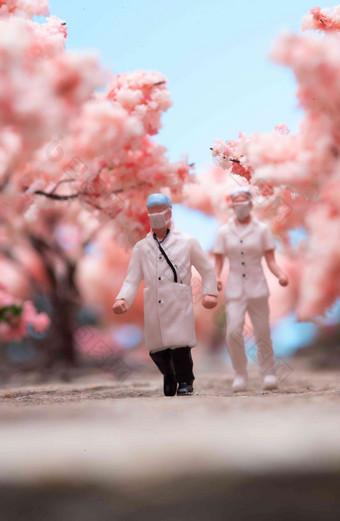 樱花树林中的医护人员