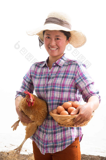 中年女人拿着<strong>一只鸡</strong>