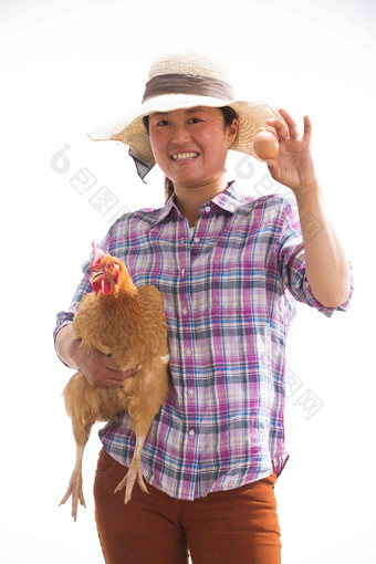 中年女人拿着<strong>一只鸡</strong>