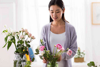 青年女人的家庭生活