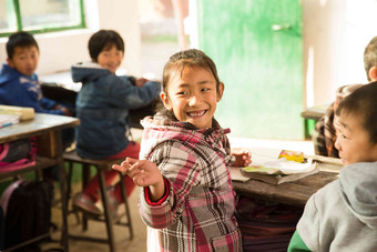 乡村小学里的小学生