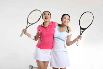 东方青年女子打网球