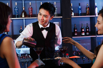 酒吧服务员