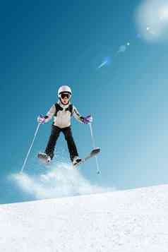 滑雪的青年女人