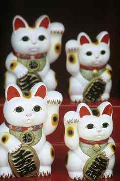 中国人护身符猫雕像