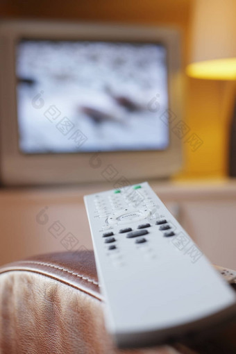 远程控制皮革扶手椅电视背景