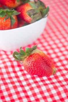 草莓碗网纹织物