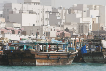 迪拜阿联酋独桅帆船木航行船只停靠德伊勒一边迪拜溪