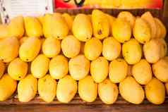 黄色的芒果当地的市场岛长滩岛