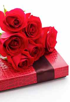 红色的玫瑰礼物盒子