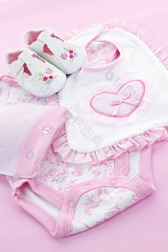 粉红色的<strong>婴儿衣服</strong>婴儿女孩