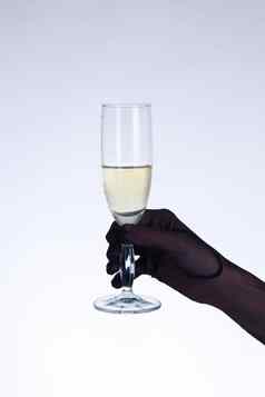 女手黑色的歌剧手套持有香槟玻璃