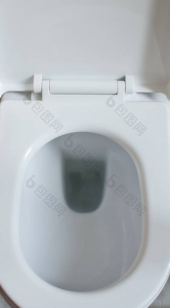 白色厕所。。。碗