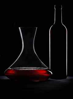 红色的酒瓶玻璃水瓶