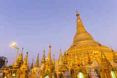 大金针加铁路宝塔蓝色的天空仰光缅甸缅甸