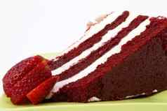 红色的天鹅绒蛋糕新装的草莓