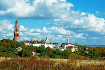 俄罗斯景观正统的教堂蓝色的天空