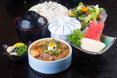 日本厨房牛肉汤背景