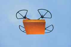 空气无人机携带纸箱盒子快交付概念