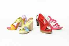 色彩鲜艳的数组鞋子