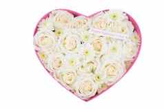 白色玫瑰珍珠钻石举行心形状盒子