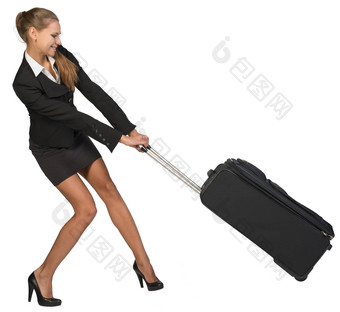 女商人拖重有轮子的手提箱最大限度应变