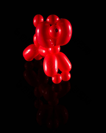 红色的气球贵宾犬