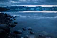 湖冰岛明亮的色彩斑斓的生动的主题