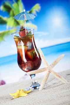 酒精饮料海滩背景自然色彩斑斓的语气